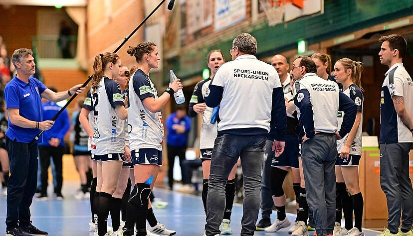 Gesprächsbedarf gab es bei der Mannschaft am Samstag in der Halle wie auch am Sonntag rund um den Sportler-Empfang der Stadt Neckarsulm. Mit externer Hilfe soll in den nächsten Wochen die Wende gelingen. Gesprächsbedarf gab es bei der Mannschaft am Samstag in der Halle wie auch am Sonntag rund um den Sportler-Empfang der Stadt Neckarsulm. Mit externer Hilfe soll in den nächsten Wochen die Wende gelingen.
