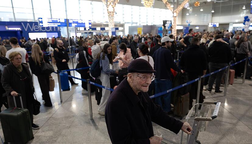 Das technische Problem erwischte die griechischen Airports mitten in der Urlaubszeit. Das technische Problem erwischte die griechischen Airports mitten in der Urlaubszeit.