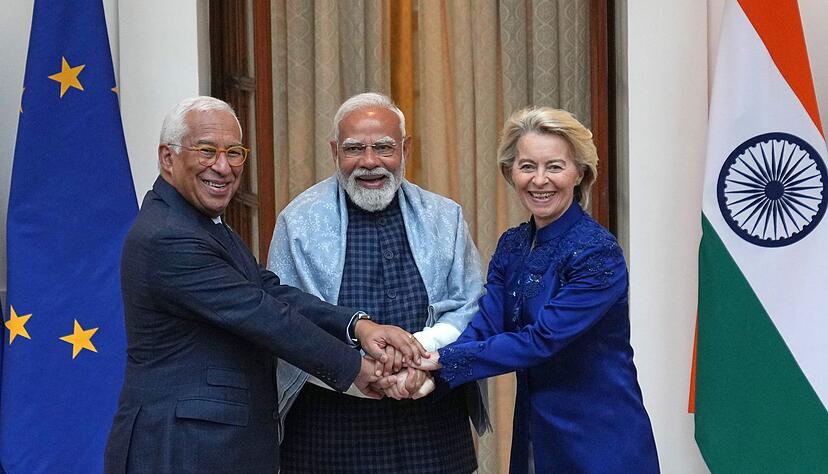 Feiern den erfolgreichen Abschluss der Freihandelsgespr&auml;che: EU-Ratspr&auml;sident Ant&oacute;nio Costa (l), der indische Ministerpr&auml;sident Narendra Modi und EU-Kommissionspr&auml;sidentin Ursula von der Leyen.