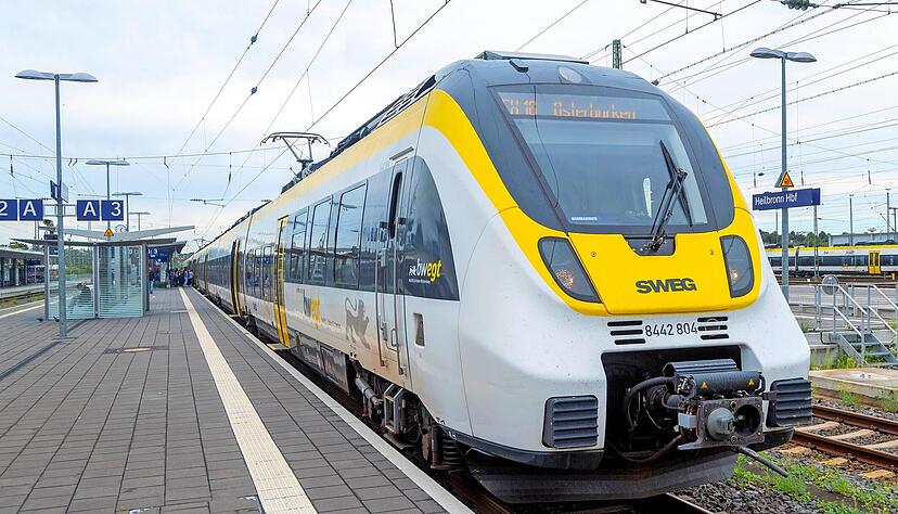 Regionalbahn am Heilbronner Hauptbahnhof: Von Montag an sollen die Züge Richtung Norden wieder rollen.