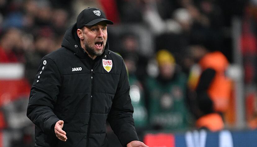Voll des Lobes f&uuml;r Jamie Leweling: VfB-Trainer Sebastian Hoene&szlig;.