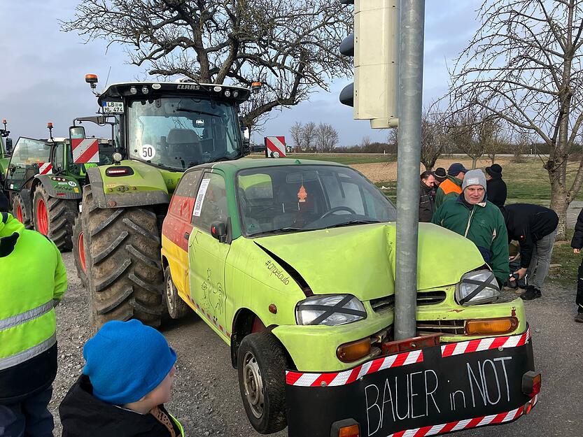Eine Ampel – in Anspielung auf die Politik der Ampel-Regierung.