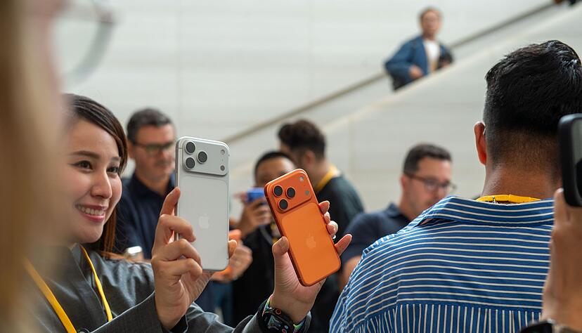 Das iPhone Pro gibt es in diesem Jahr erstmals in der Farbe Orange. Das iPhone Pro gibt es in diesem Jahr erstmals in der Farbe Orange.