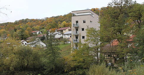 Erhard Demuth wohnt und arbeitet in seinem umgebauten Getreidesilo in Künzelsau-Morsbach. Erhard Demuth wohnt und arbeitet in seinem umgebauten Getreidesilo in Künzelsau-Morsbach.