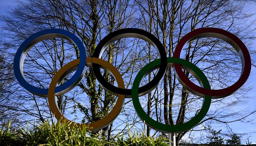 Das IOC lässt Sportler aus Russland und Belarus wie in Paris unter neutraler Flagge auch für die Winterspiele 2026 zu.