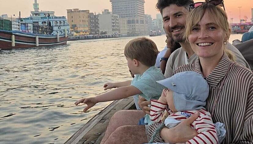 Sina und Marcel Kapolla sind samt der beiden Kinder im Dubai-Urlaub vom Beginn des Irankriegs und seinen Folgen &uuml;berrascht worden.