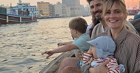 Sina und Marcel Kapolla sind samt der beiden Kinder im Dubai-Urlaub vom Beginn des Irankriegs und seinen Folgen &uuml;berrascht worden.