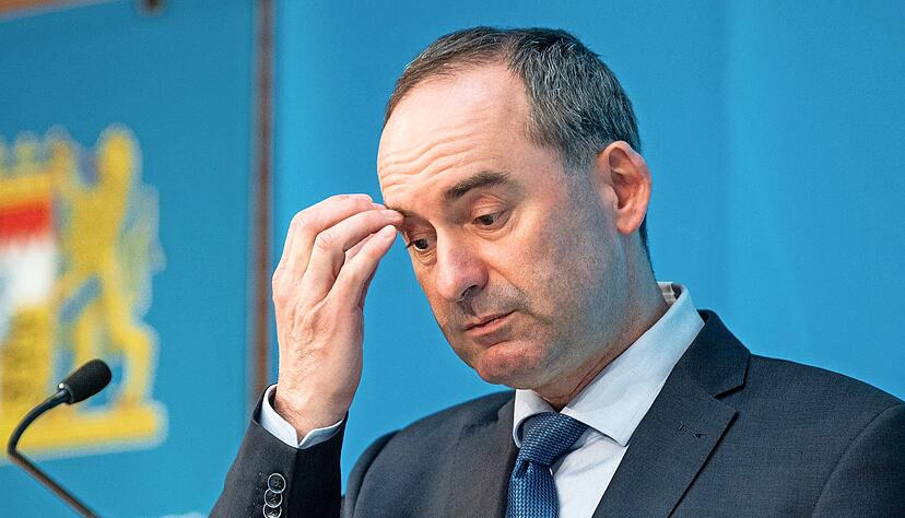 Hubert Aiwanger, Wirtschaftsminister und Landesvorsitzender der Freien Wähler in Bayern, muss nun 25 Fragen zur Flugblatt-Affäre beantworten.
Foto: dpa