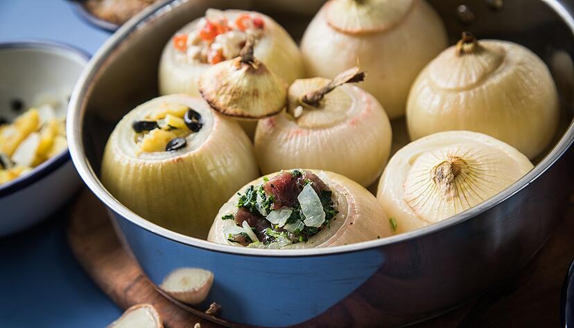 Verschiedene F&uuml;llungen, wie etwa Lammfleisch und Spinat, geben dem Gericht die besondere Note.