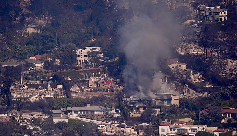Etwa 10.000 H&auml;user sollen den Feuern schon zum Opfer gefallen sein.