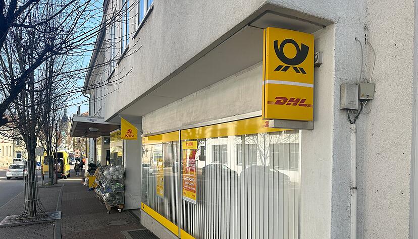 Der DHL-Laden in der Rappenauer Stra&szlig;e hat die Jalousien zugezogen.