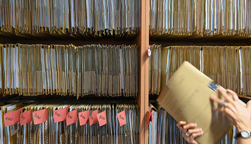 Im Landratsamt Heilbronn wurden bereits mehr als zwei Millionen Akten-Bl&auml;tter eingescannt, das entspricht der Fl&auml;che von fast 18 Fu&szlig;ballfeldern.