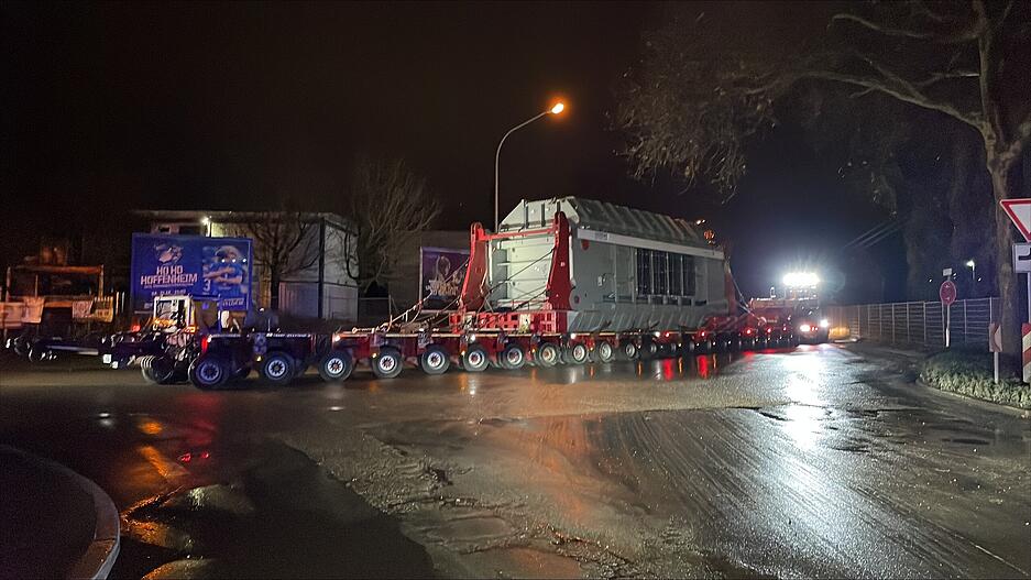 Transformator-Schwertransport von Heilbronn nach Leingarten.
