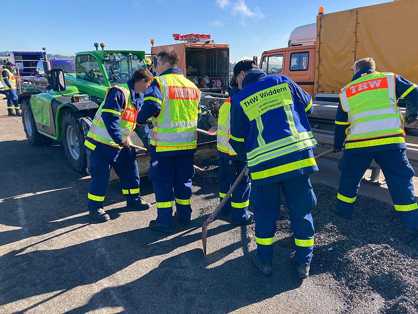 Unfall A81 | Lkw verliert Ladung bei Möckmühl Unfall A81 | Lkw verliert Ladung bei Möckmühl