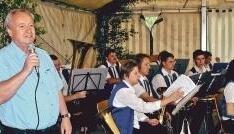 Der neue Vorsitzende des Musikvereins Lampoldshausen, Karl Bauser, freute sich über zahlreiche Gäste und unterhaltsame Gastkapellen.Foto: Agentur Kochertal