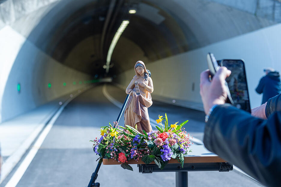 Mit der Freigabe des Tunnels wird eine wichtige Verkehrsverbindung in der Region gestärkt. Mit der Freigabe des Tunnels wird eine wichtige Verkehrsverbindung in der Region gestärkt.