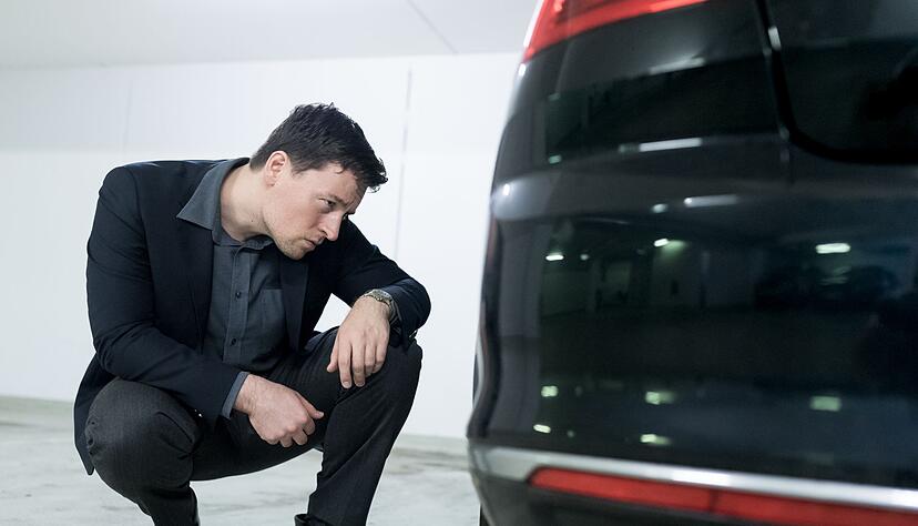 &laquo;Ja toll, wo kommt das denn her?&raquo;: Unfallflucht ist f&uuml;r Betroffene nicht nur &auml;rgerlich, denn ohne entsprechende Versicherung bleibt man auf dem Schaden sitzen, wenn der Verursacher nicht gefunden wird.