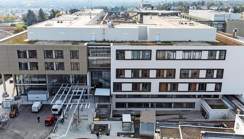 An den SLK-Kliniken ist k&uuml;rzlich der zweite Bauabschnitt in Betrieb gegangen. Er ist ein wichtiger Baustein f&uuml;r die Klinikstruktur der Zukunft in der Region.