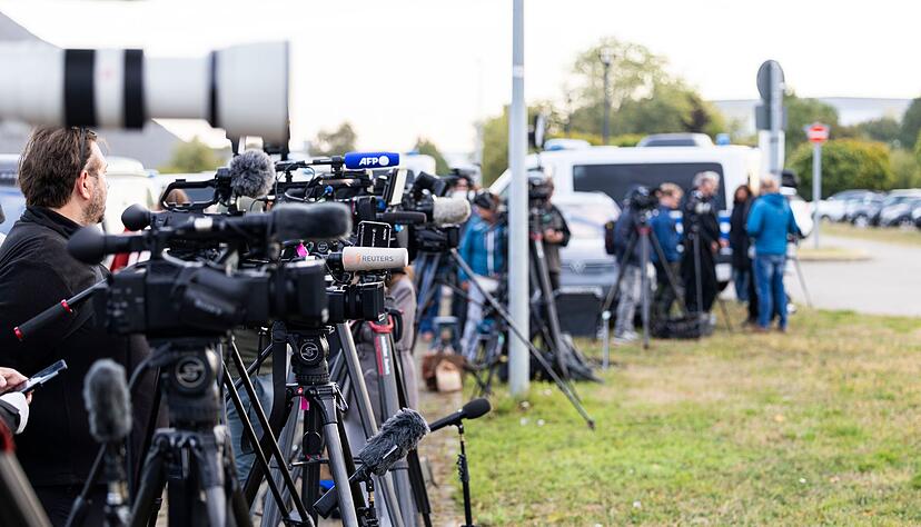 Vor Ort waren viele Medienvertreter. Vor Ort waren viele Medienvertreter.
