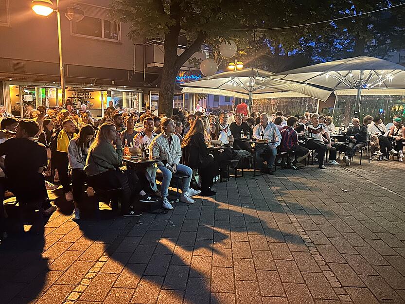 EM im Juni 2024: Die Heilbronner Bar Hartmans in der Holzstra&szlig;e zeigt Fu&szlig;ball&uuml;bertragungen bei gro&szlig;en Turnieren.