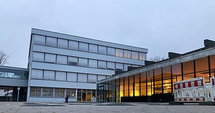 Die Johannes-H&auml;u&szlig;ler-Schule ist zuk&uuml;nftig nur noch eine Grundschule, der Teil mit den Stufen ab Klasse f&uuml;nf wird zur Kita umgebaut. Foto: Simon Gajer