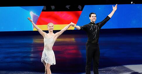 Minerva Hase (l) und Nikita Wolodin sorgten mit Silber für den deutschen Lichtblick bei der Eiskunstlauf-WM in Boston. Minerva Hase (l) und Nikita Wolodin sorgten mit Silber für den deutschen Lichtblick bei der Eiskunstlauf-WM in Boston.
