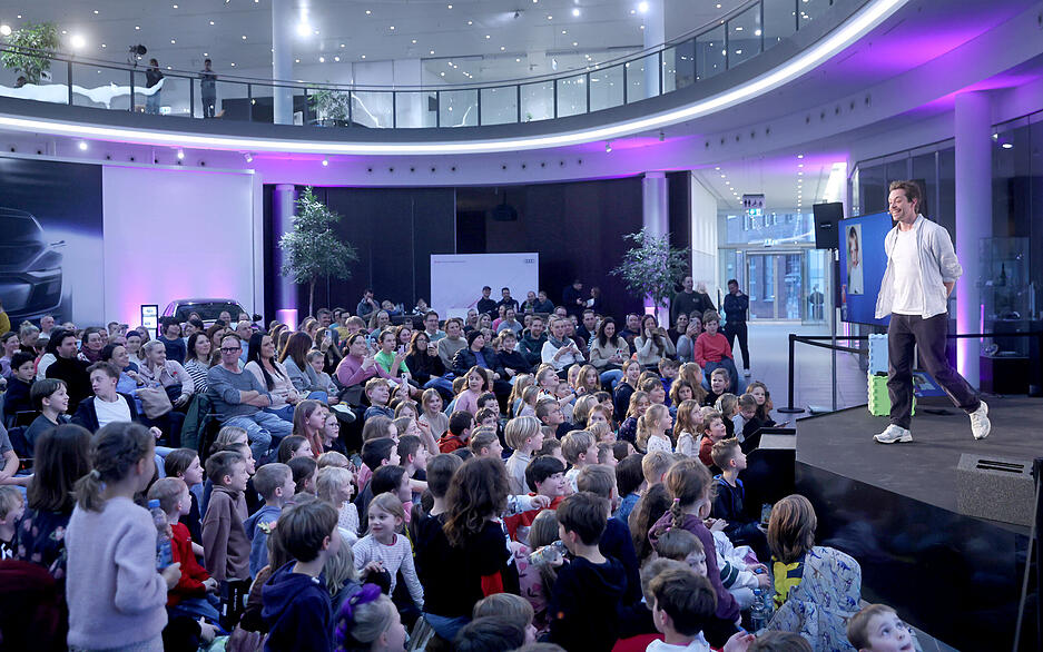 Spielerisch vermittelt Checker Tobi Wissen &uuml;ber Verkehr, Nachhaltigkeit und Zukunftsideen.