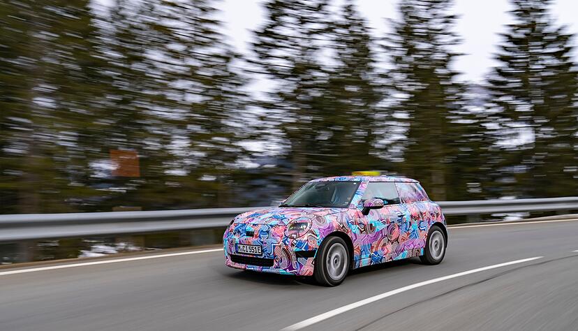Verglichen mit der aktuellen E-Version fährt neue Mini Cooper spürbar agiler. Auch dürften deutlich mehr als 150 km/h drin sein. Verglichen mit der aktuellen E-Version fährt neue Mini Cooper spürbar agiler. Auch dürften deutlich mehr als 150 km/h drin sein.