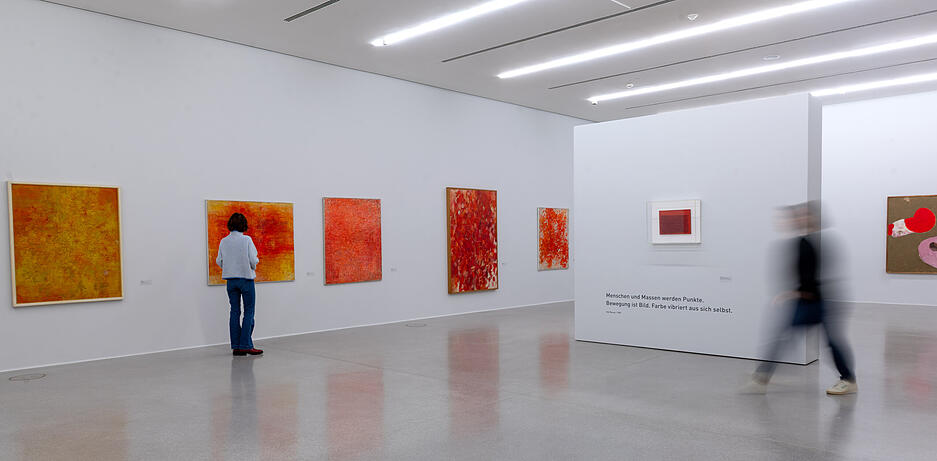 Die vibrierend-pulsierenden Bilder und Farbflächen stehen für den Höhepunkt in Hal Busses Schaffen.