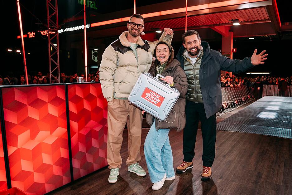 Gewinnerin Alina Wegner aus Bad Rappenau nimmt am Ende der Sendung 100.000 Euro mit nach Hause. Sie nahm an der Live-Show von ProSieben, moderiert von Joko und Klaas, teil.