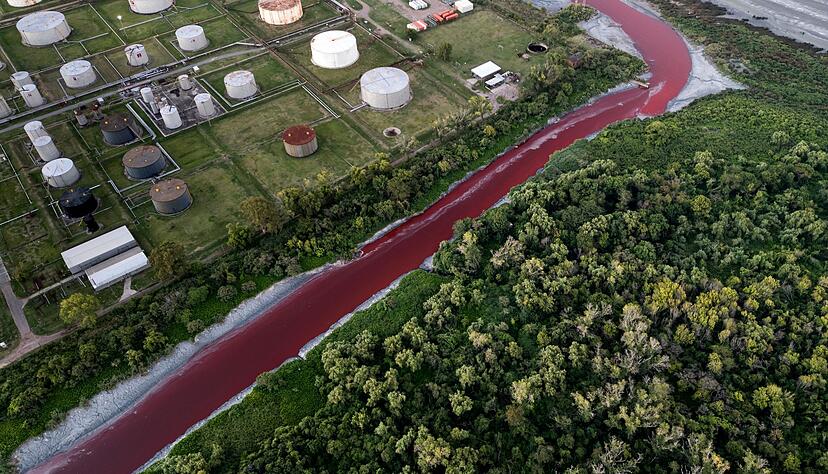 Der Bach Sarand&iacute; liegt am Rande der argentinischen Hauptstadt Buenos Aires.