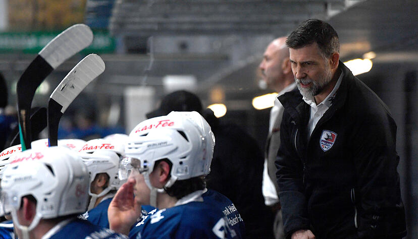 Heilbronns Sportlicher Leiter Martin Jiranek (rechts) darf am Freitag beim Heimspiel gegen Bayreuth wieder neben Trainer Frank Petrozza hinter der Mannschaftsbank stehen.
