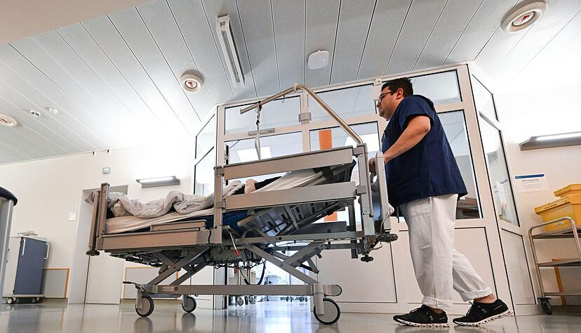 Mehr Geld f&uuml;r Pflege und Gesundheit wird mit breiter Mehrheit bef&uuml;rwortet. (Archivbild)