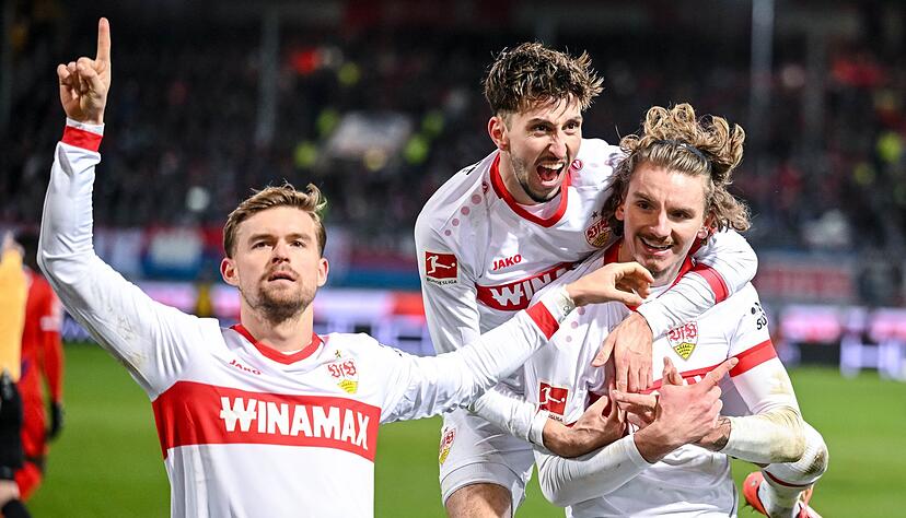 Nick Woltemade (rechts) soll laut den VfB-Verantwortlichen auch in der kommenden Saison f&uuml;r Stuttgart jubeln.