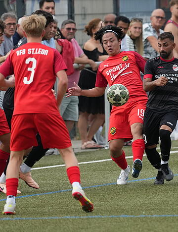 F&uuml;r Abdul Kadir Taskin (rechts) und T&uuml;rkspor Eppingen geht es darum, sich sauber aus der Landesliga zu verabschieden.