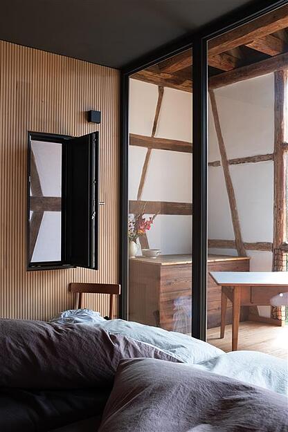 Licht, Raum und Struktur – moderner Wohnkomfort im historischen Gebäude.