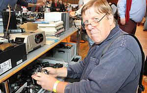 Kurt K&uuml;hn besitzt 2230 Kameras, in Lauffen sucht er weitere Sch&auml;tze.