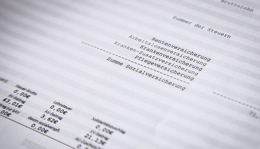 Die Gehaltsabrechnung sieht meist unspektakul&auml;r aus: Es lohnt sich dennoch, die Lohnabrechnung genau zu pr&uuml;fen.
