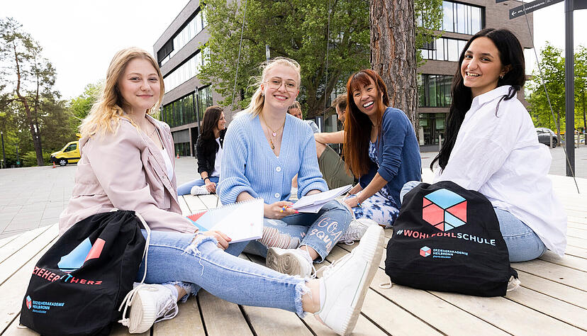 Erzieher werden derzeit h&auml;nderingend gesucht. An der Erzieherakademie in Heilbronn werden Auszubildende umfassend auf den Job vorbereitet.