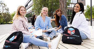 Erzieher werden derzeit h&auml;nderingend gesucht. An der Erzieherakademie in Heilbronn werden Auszubildende umfassend auf den Job vorbereitet.