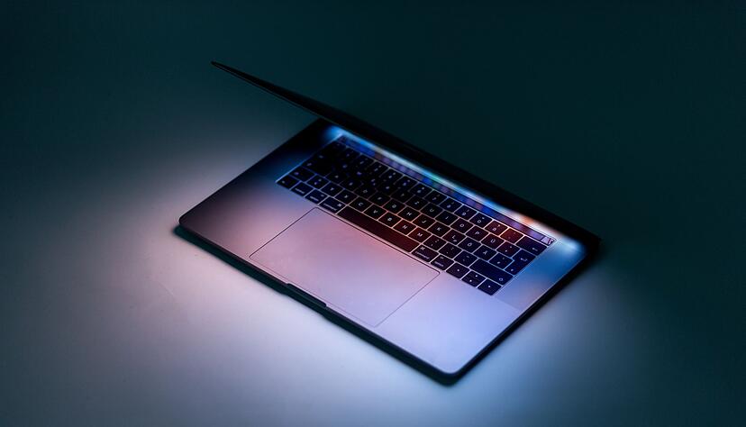 Schutzschirm: Macs sind eher selten von Viren betroffen. Eine Antivirensoftware lohnt sich dennoch, da sie auch Phishing-Attacken parieren kann.