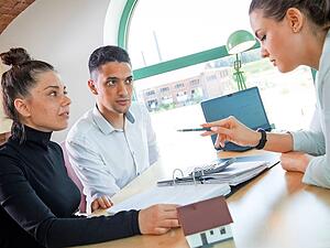 Beim Immobilienkauf k&ouml;nnen K&auml;ufer schnell in die Kostenfalle tappen. Makler aus Heilbronn geben Tipps, wie man sich absichern kann. (Symbolbild)