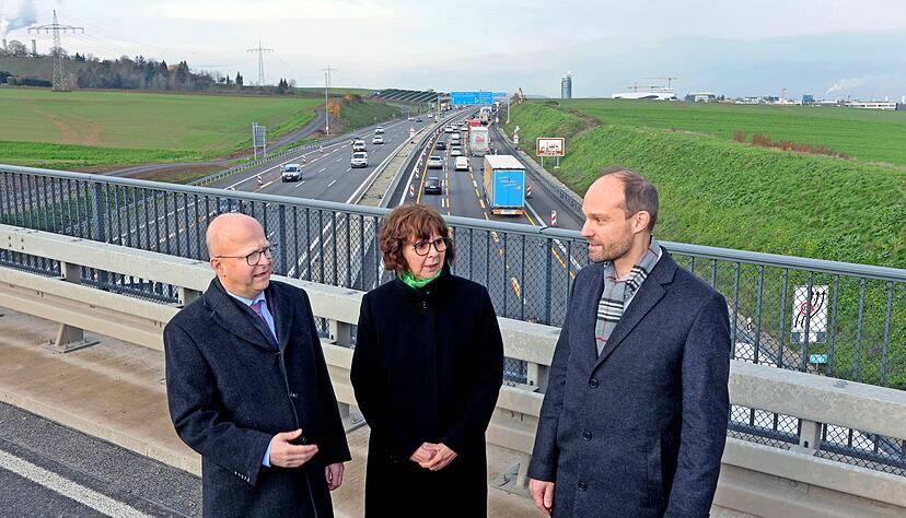 Bei der Einweihung des Teilstücks (von links): Staatssekretär Michael Theurer, Christine Baur-Fewson von der Autobahn GmbH und Via6West-Chef Simon Dony.