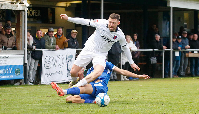 F&uuml;r die Hollenbacher mit Hannes Scherer wird es gegen Ravensburg darauf ankommen, die richtige Balance zwischen Vorw&auml;rtsdrang und defensiver Stabilit&auml;t zu finden, um nicht zu Fall gebracht zu werden.
Foto: Schmerbeck