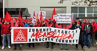 Die Mitarbeiter der Audi-Tochter PSW demonstrierten am Freitag lautstark für den Erhalt des Standorts Neckarsulm.