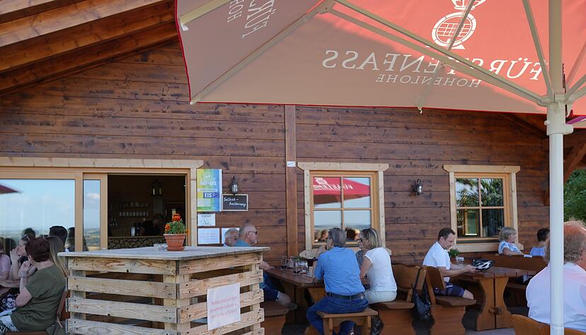 Uriges Flair gibt es alle zwei Wochen von Donnerstag bis Sonntag im Pfedelbacher Ortsteil Weißlensberg. Uriges Flair gibt es alle zwei Wochen von Donnerstag bis Sonntag im Pfedelbacher Ortsteil Weißlensberg.