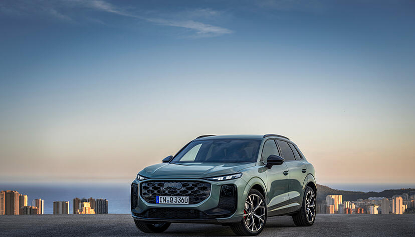 Optisch macht der neuen Audi Q3 einen großen Sprung mit dem breiten Grill und den schmalen Scheinwerfern.