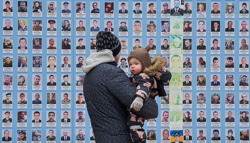 Die Ukraine hat viele Tote zu beklagen und wartet sehnlich auf Frieden.