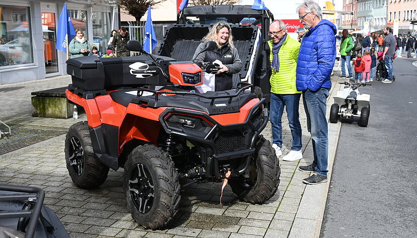 Beim Mobilitätsmarkt Kün mobil gibt es nicht nur neue und gebrauchte Autos, sondern auch Fahrräder und Spezialfahrzeuge wie Quads. Beim Mobilitätsmarkt Kün mobil gibt es nicht nur neue und gebrauchte Autos, sondern auch Fahrräder und Spezialfahrzeuge wie Quads.