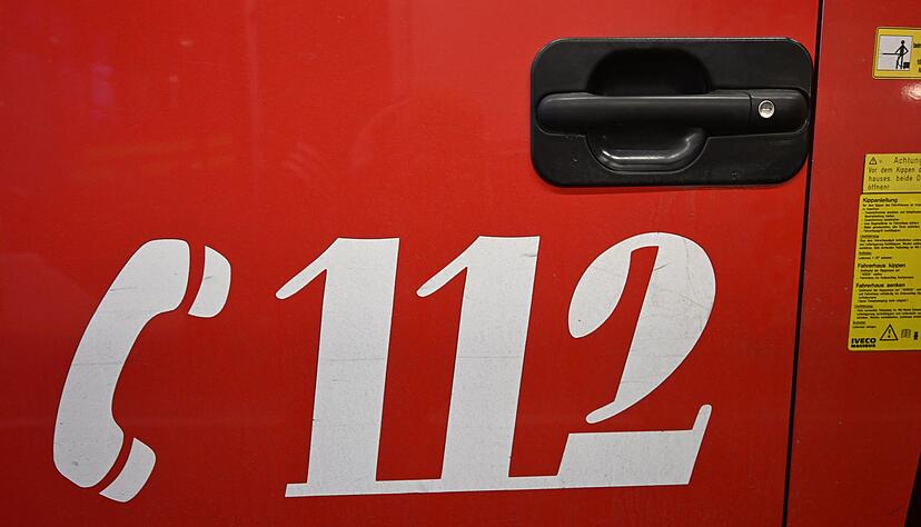 Mehrere Zeugen riefen die Feuerwehr, als sie den Brand bemerkten. (Symbolbild) Mehrere Zeugen riefen die Feuerwehr, als sie den Brand bemerkten. (Symbolbild)